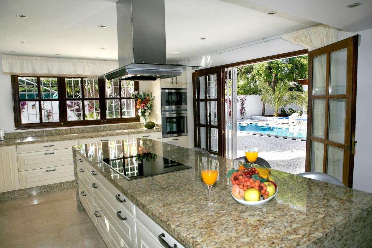 Exclusive villa Las Palmeras Puerto Banus, Marbella, Spain Bagian luar foto
