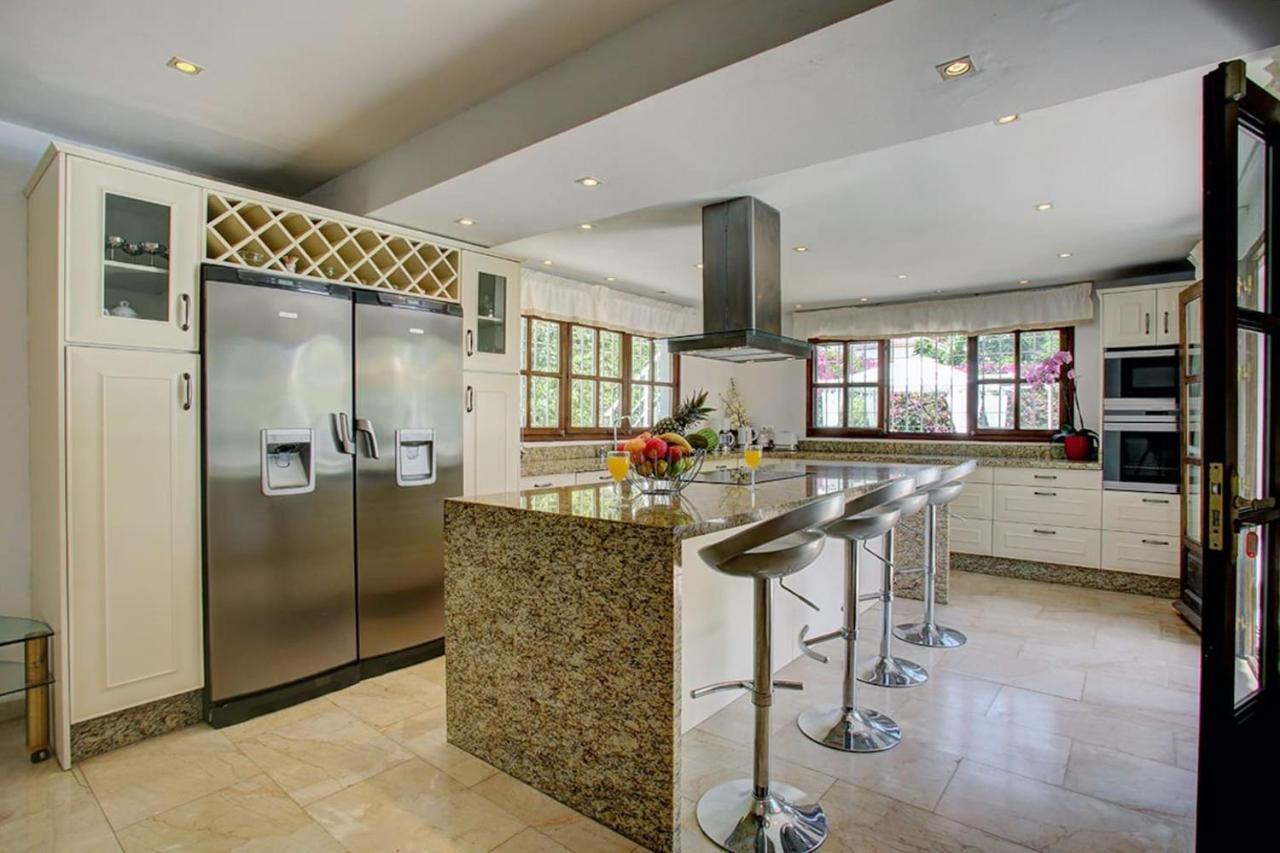 Exclusive villa Las Palmeras Puerto Banus, Marbella, Spain Bagian luar foto